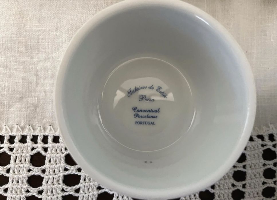 4 Saleiros em porcelana conventual porcelanas- Persa, Romano e Bizantino