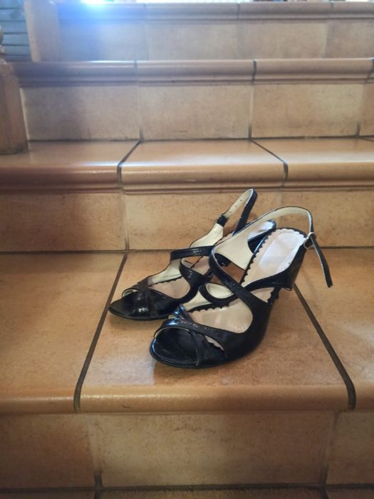Czarne sandałki na obcasie