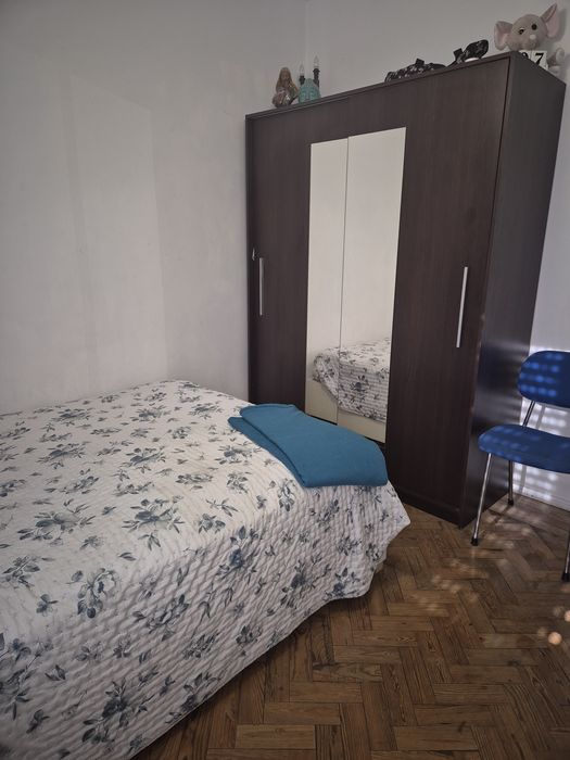 Alugo quarto em Setúbal  junto a estação  a estudantes/ professoras.