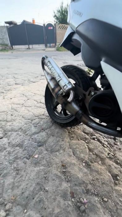 Скутер Suzuki Inch Up на конфе