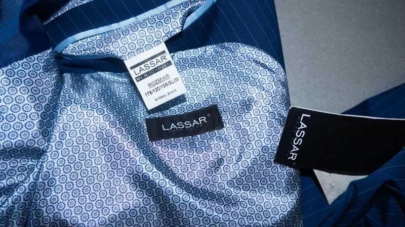 Garnitur Nowy Dwurzędowy Lassar Rozmiar od 176 po 188 Granatowy Prążki