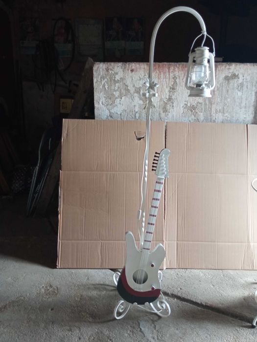 Candeeiro de pé antigo