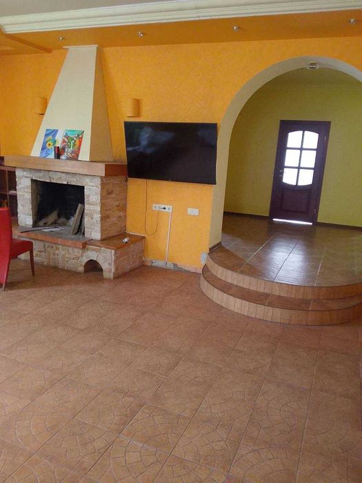 Оренда будинку з боксом під СТО/склад Нові Петрівці 350 м² +300 м²