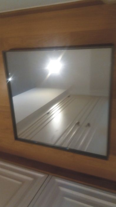 Vende-se Espelho com Moldura para casa de banho, sala ou hall entrada