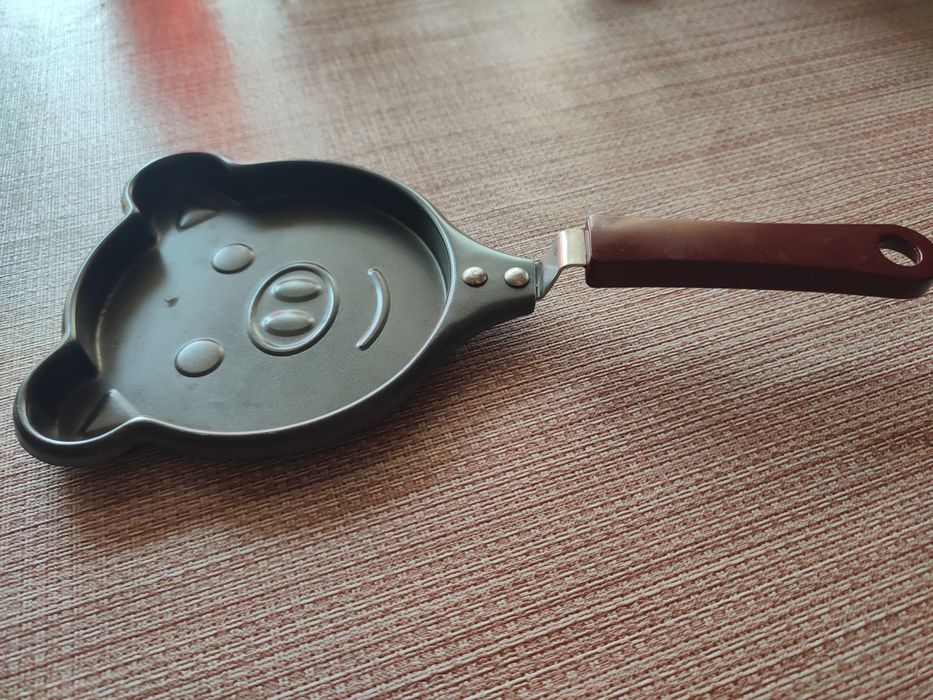 Скородка маленькая с тефлоновым покрытием