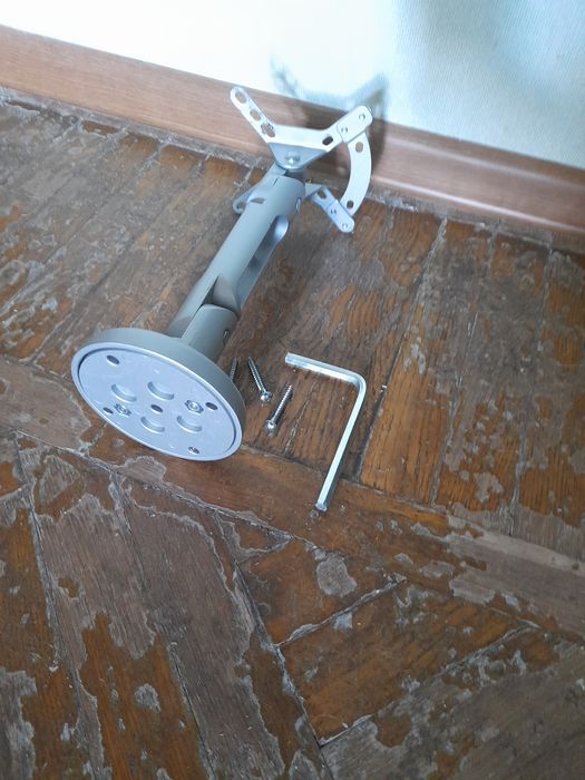 Крепление на стенку для жк телевизора.