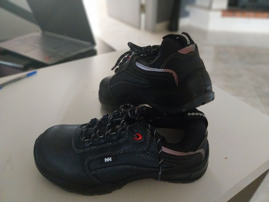 Sapatos biqueira aço novos  número 38