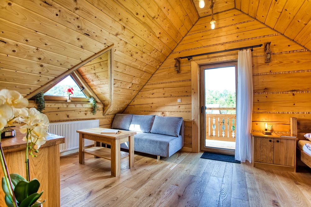 Studio apartament z łazienką balkonem lub tarasem w uroczej chacie z bali.