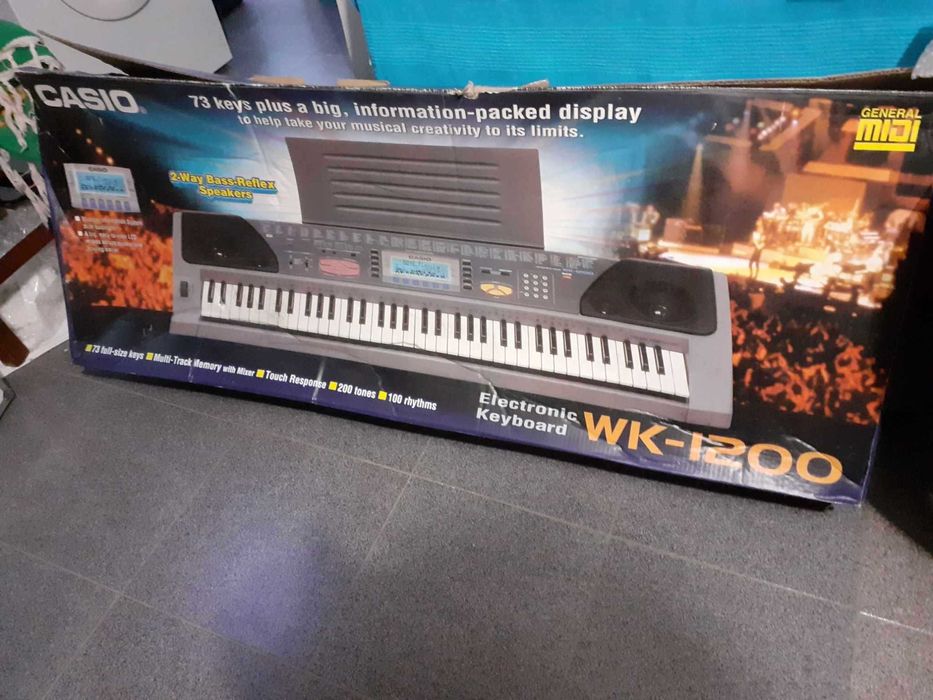 73full size keys/multi track memoryTouch response/200tones/ 100rithmes64752339624835120