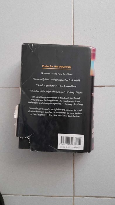 Livro Ingles 3 Complete Novels Len Deighton Capa Dura