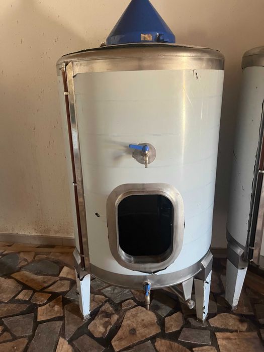 Cubas em inox (250 e 550 litros)