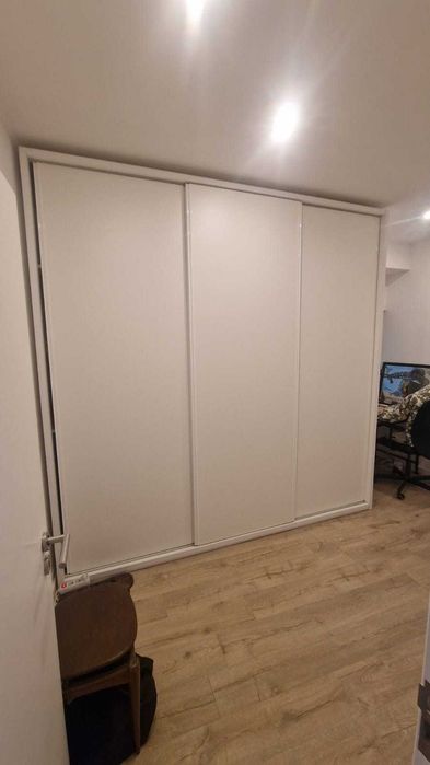 Grande roupeiro – madeira de alta qualidade – como novo