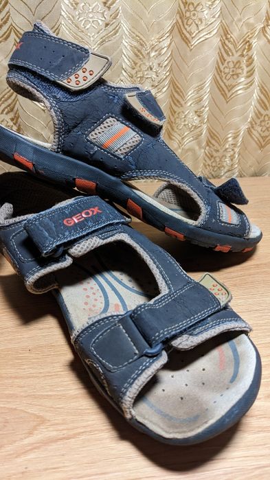 Отдам бесплатно босоножки Geox б/у на мальчика, р.40