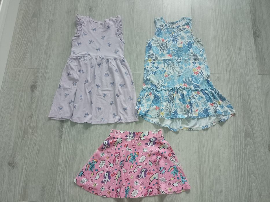 Zestaw ubrań dziewczęcych 110