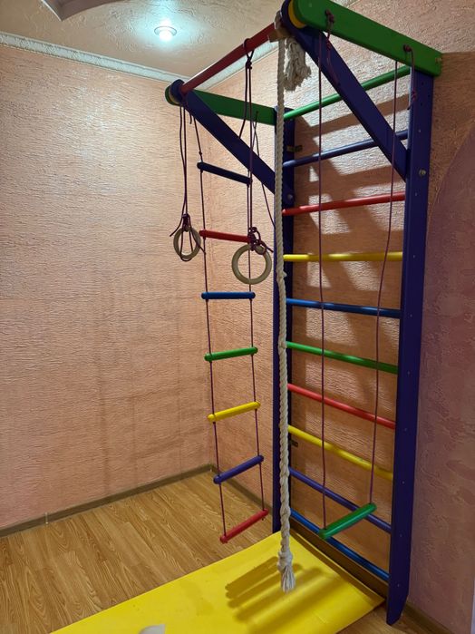 Шведська стінка дитяча