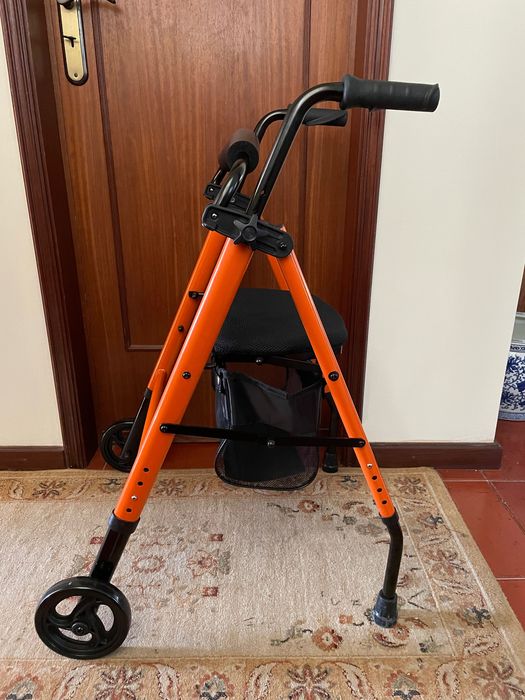 DISPONÍVEL! Andarilho com 2 rodas para idosos/adultos