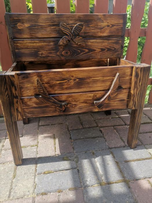 Drewniana donica na kwiaty