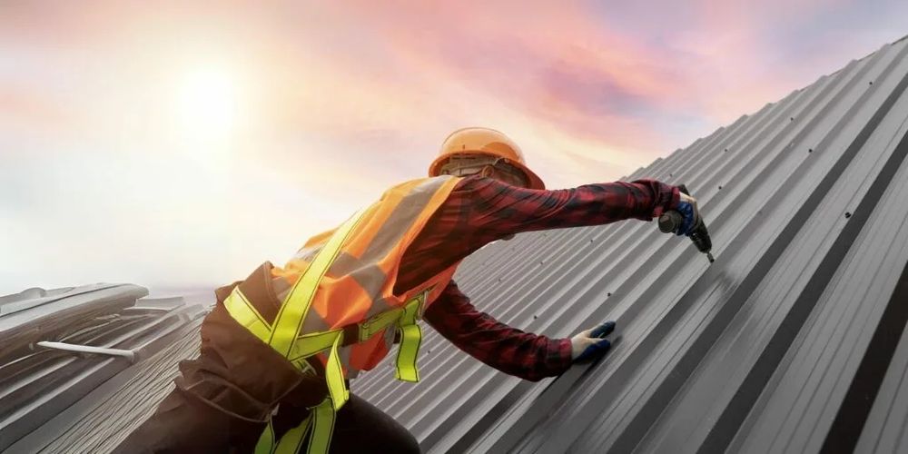 Naprawa dachu uszczelnienie papa gont przecieki Dekarz