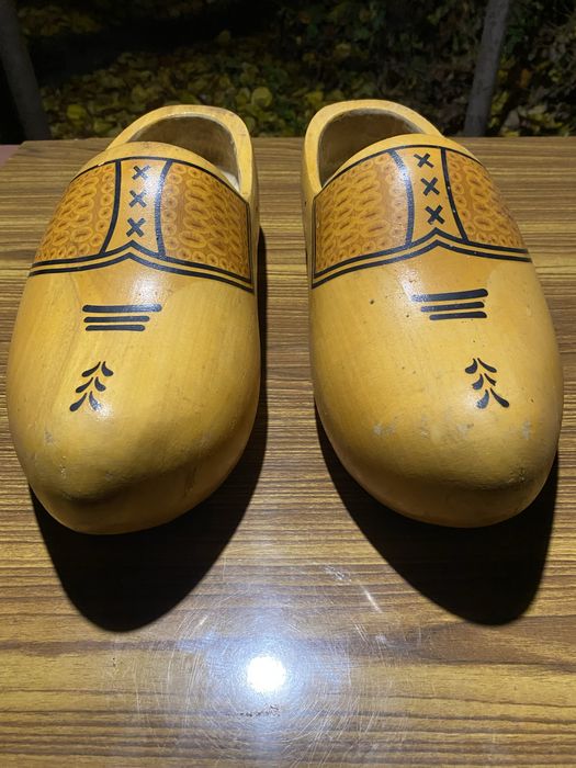 Деревяні башмаки черевики