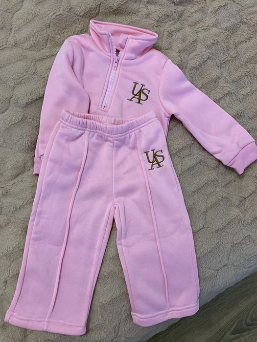 Новий спортивний костюм для дівчинки