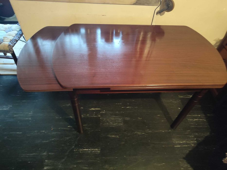 Mesa de madeira extensível