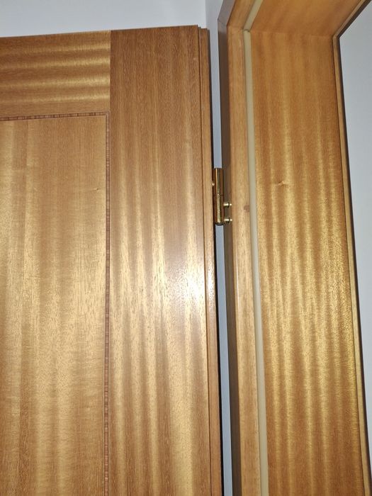 4 Portas interiores 200x75 madeira maciça, 2 com vidro,2 simples