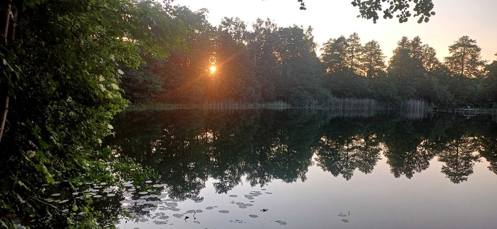 Domek na Kaszubach z balią/jacuzzi nad jeziorem bez sąsiadów.