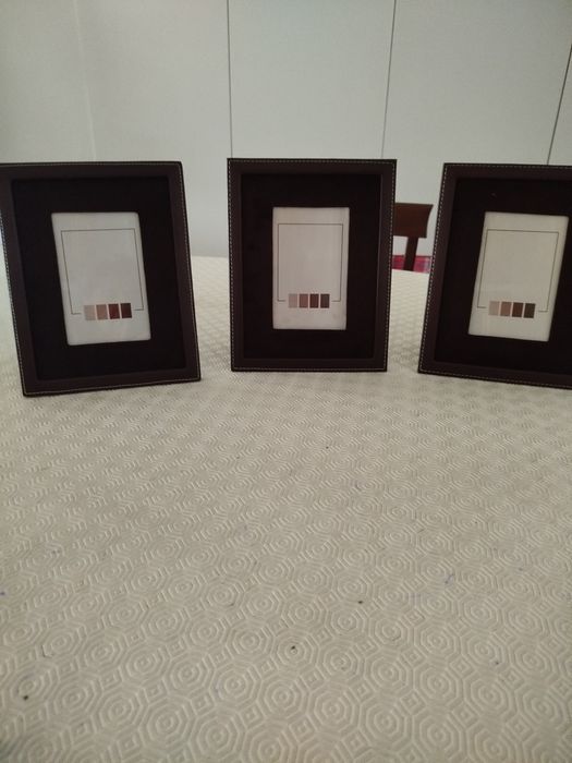 3 new leather photo frames. Each €6