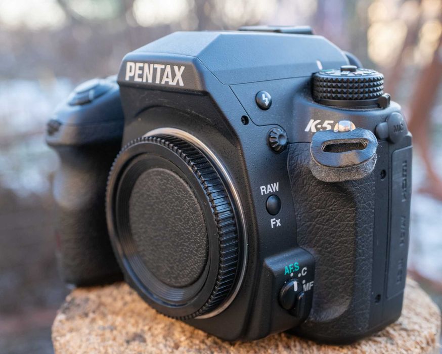 Дзеркальна фотокамера Pentax K5 майже нова. пробіг  6200 !!