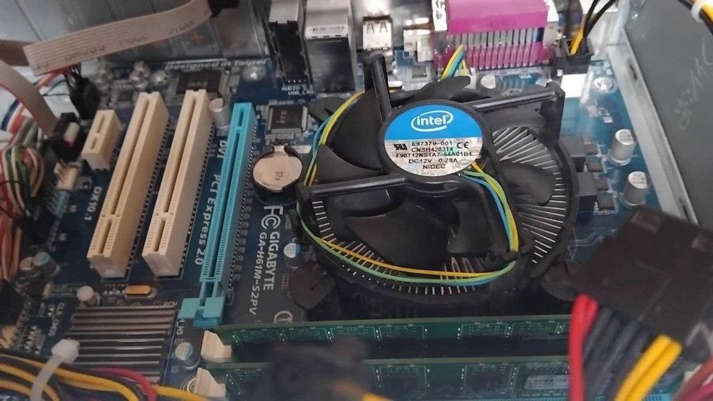 Материнская Gigabyte GA-H61M-S2PV+PowerLogic 400W+Celeron G1610 2,66