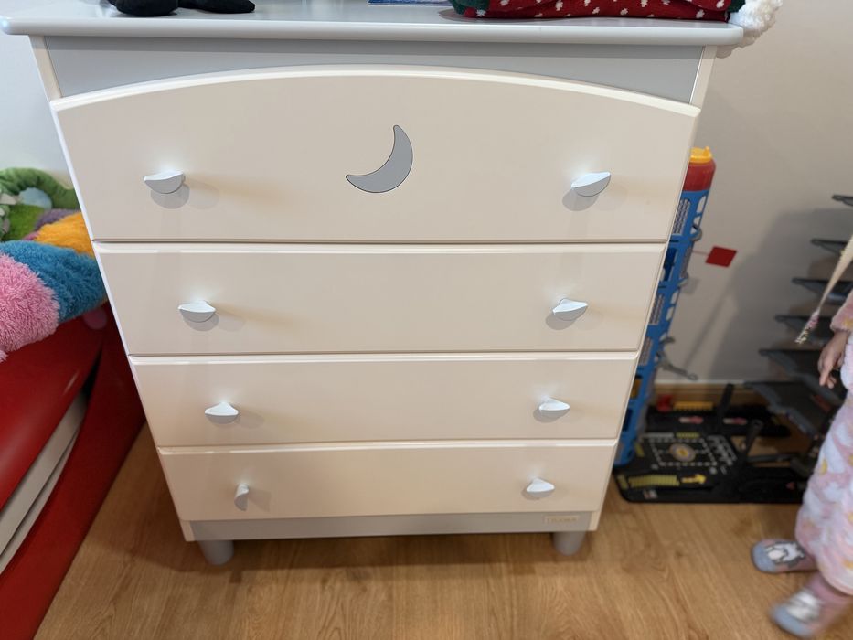 Berço + comoda bebe impecáveis