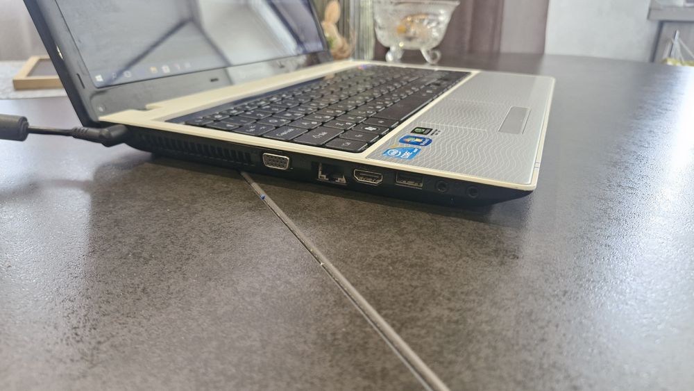 Для роботи/навчання Ноутбук 15,6  Core i5   Nvidia 6Gb в 1 руках