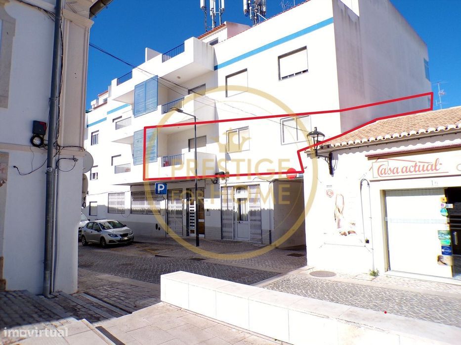 Apartamento T4 com garagem no centro de Loulé