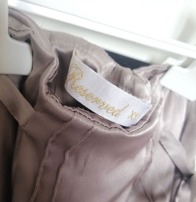 Reserved beżowa satynowa spódnica midi 34 xs