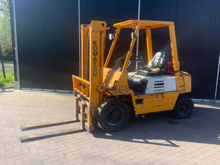 Empilhador komatsu 2t