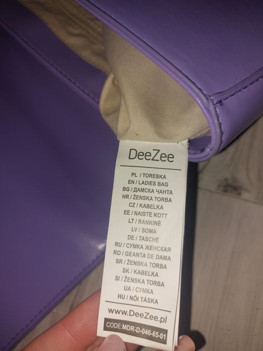 Mała fioletowa torebka