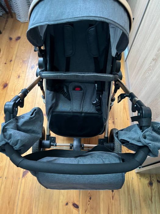 Дитяча коляска NINOS FREELANDER . В  хорошому стані.
