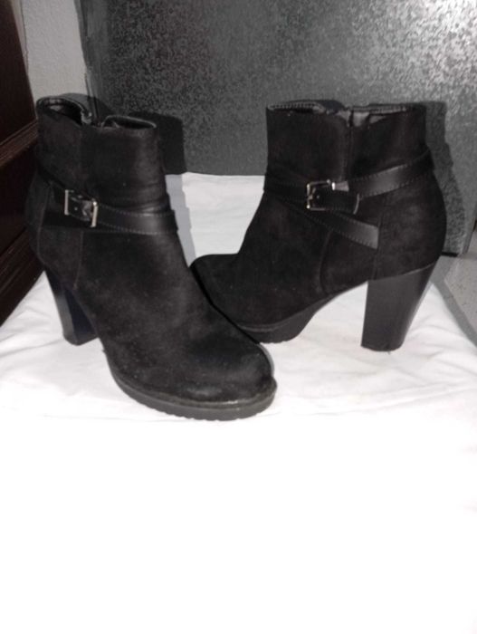 Botas de salto alto pretas