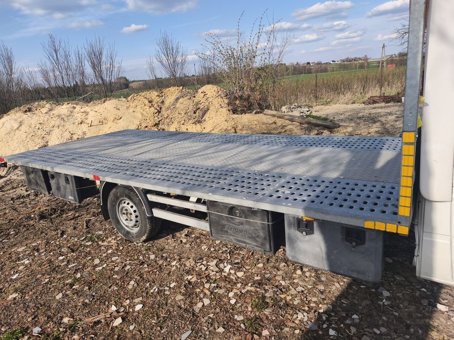 Najazd platforma zabudowa auto laweta