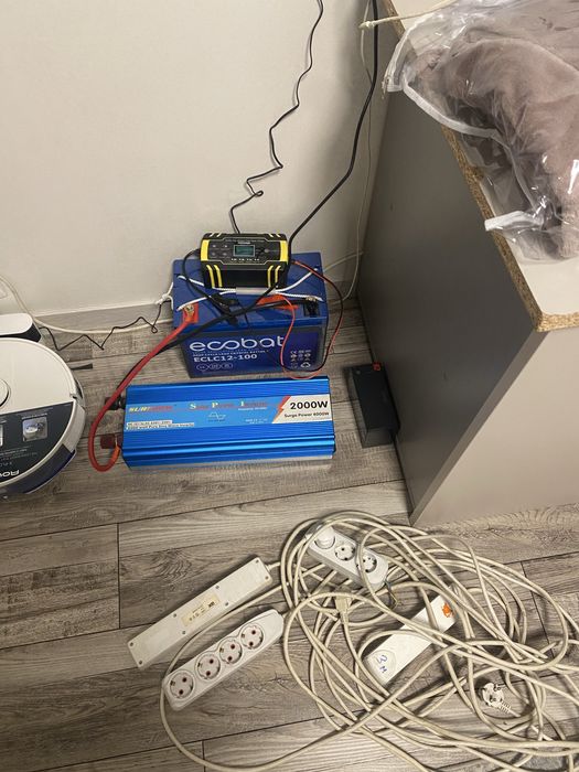 Інвектор преобразовник напруги,акомулятор і зарядник