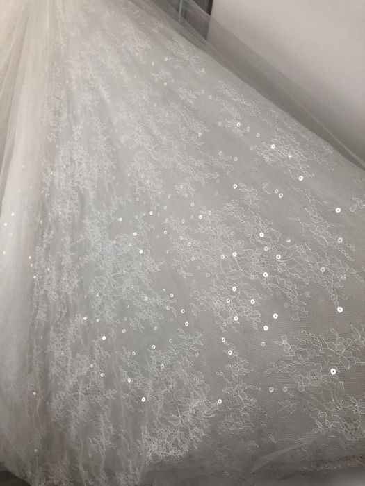 Piękna sukienka ślubna w kształcie literki A r. 36/38