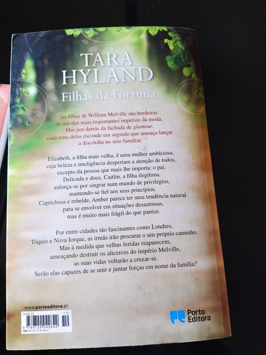 Livro da escritora Tara Hyland