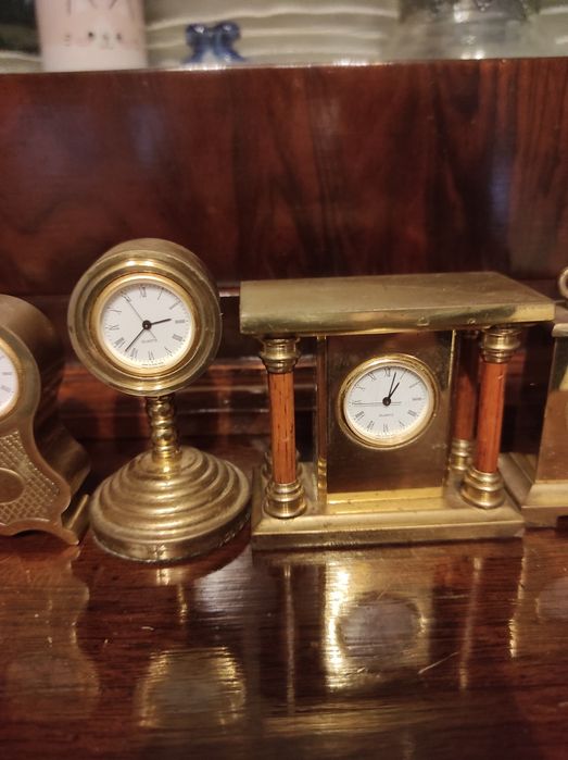 Coleção de relógios em metal pesados