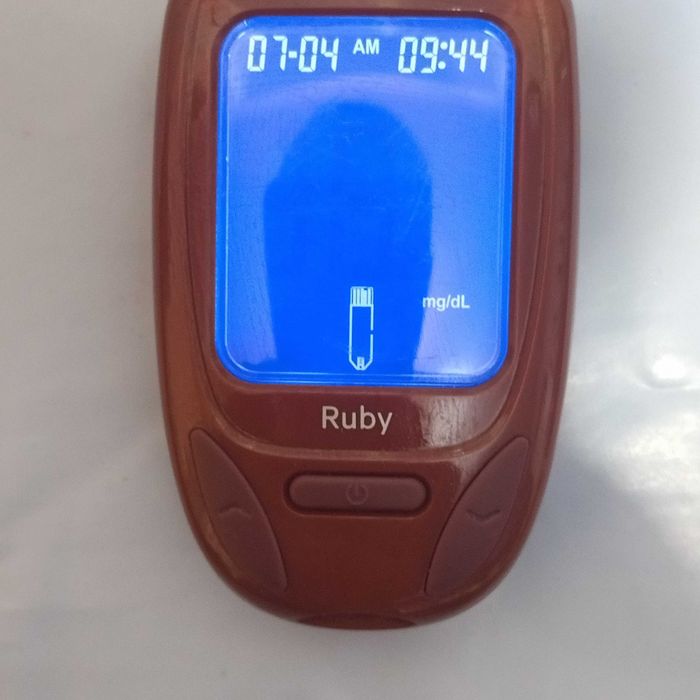 Глюкометр MediSmart® Ruby для измерения уровня глюкозы в крови
