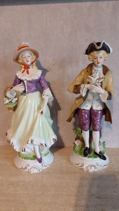 Статуэтки парные "Кавалер и дама"