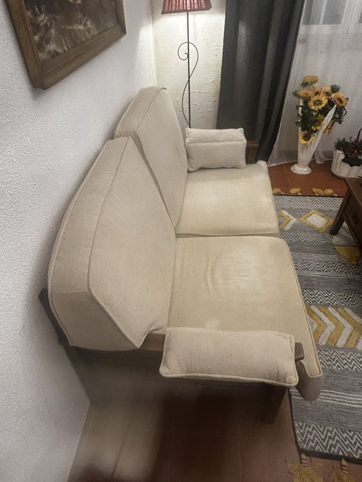 Sofá de madeira antigo