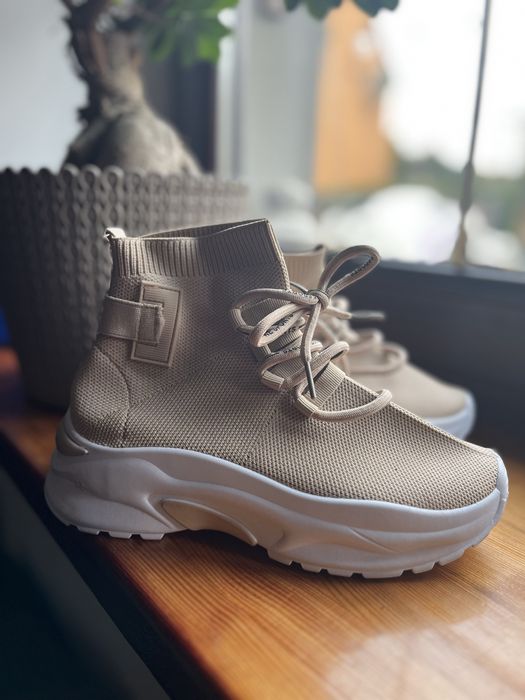 Beżowe sneakersy 36 wysoka guma