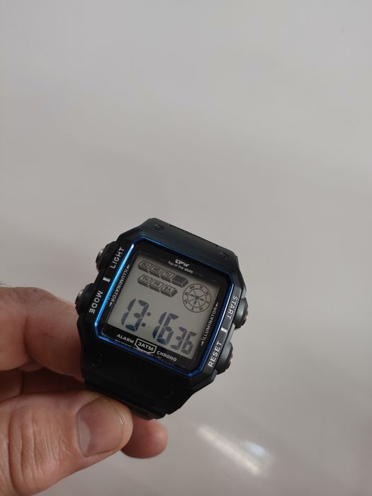 Zegarek elektroniczny wodoodporny 3 ATM.