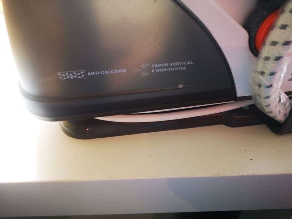 Ferro de engomar com caldeira