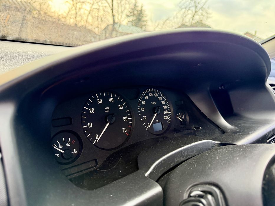 Opel Zafira 2004 рік 1,6 бенз 7 - місна